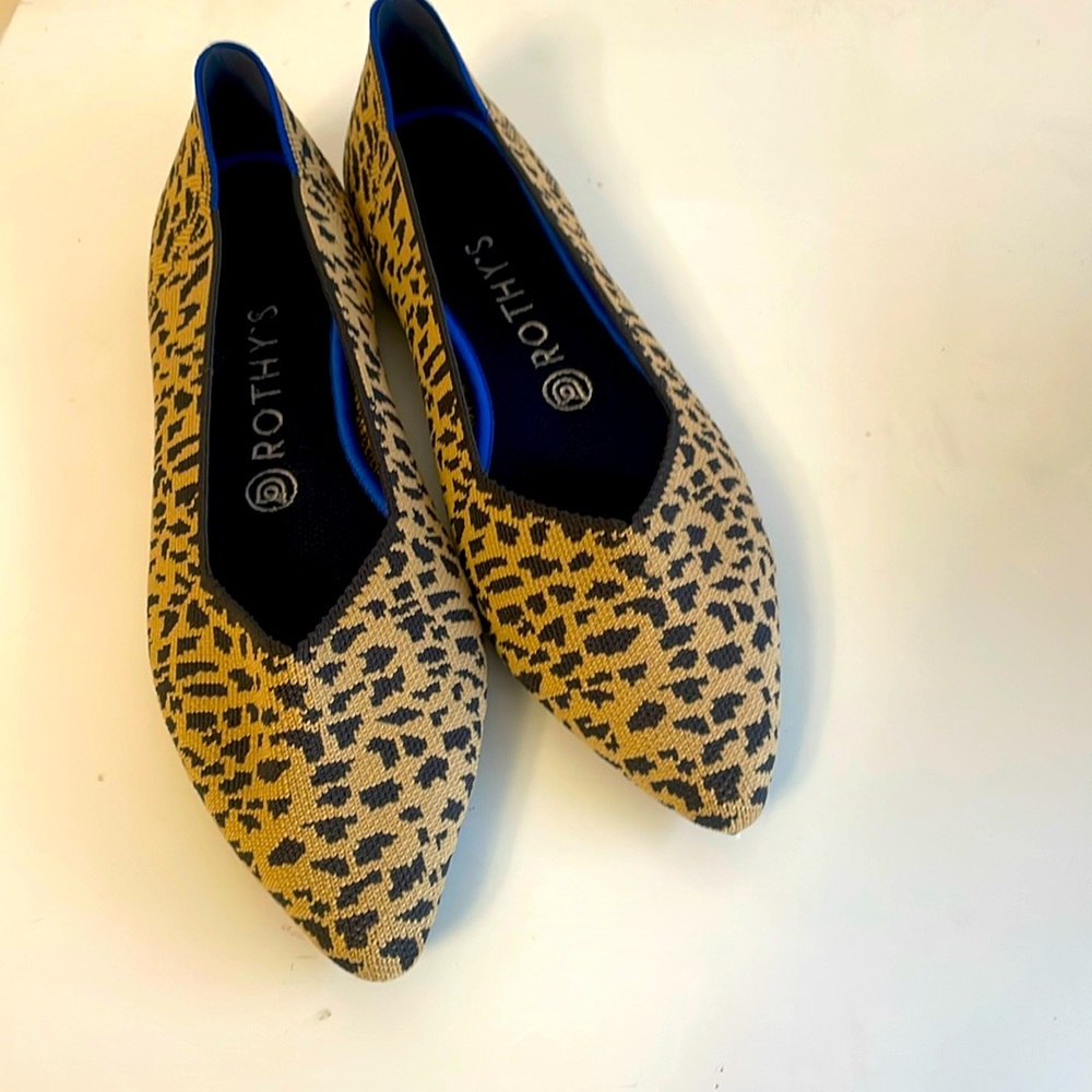 ￼Rothy’s Retired Pointed Leopard Print Slip On Flats Size 9.5